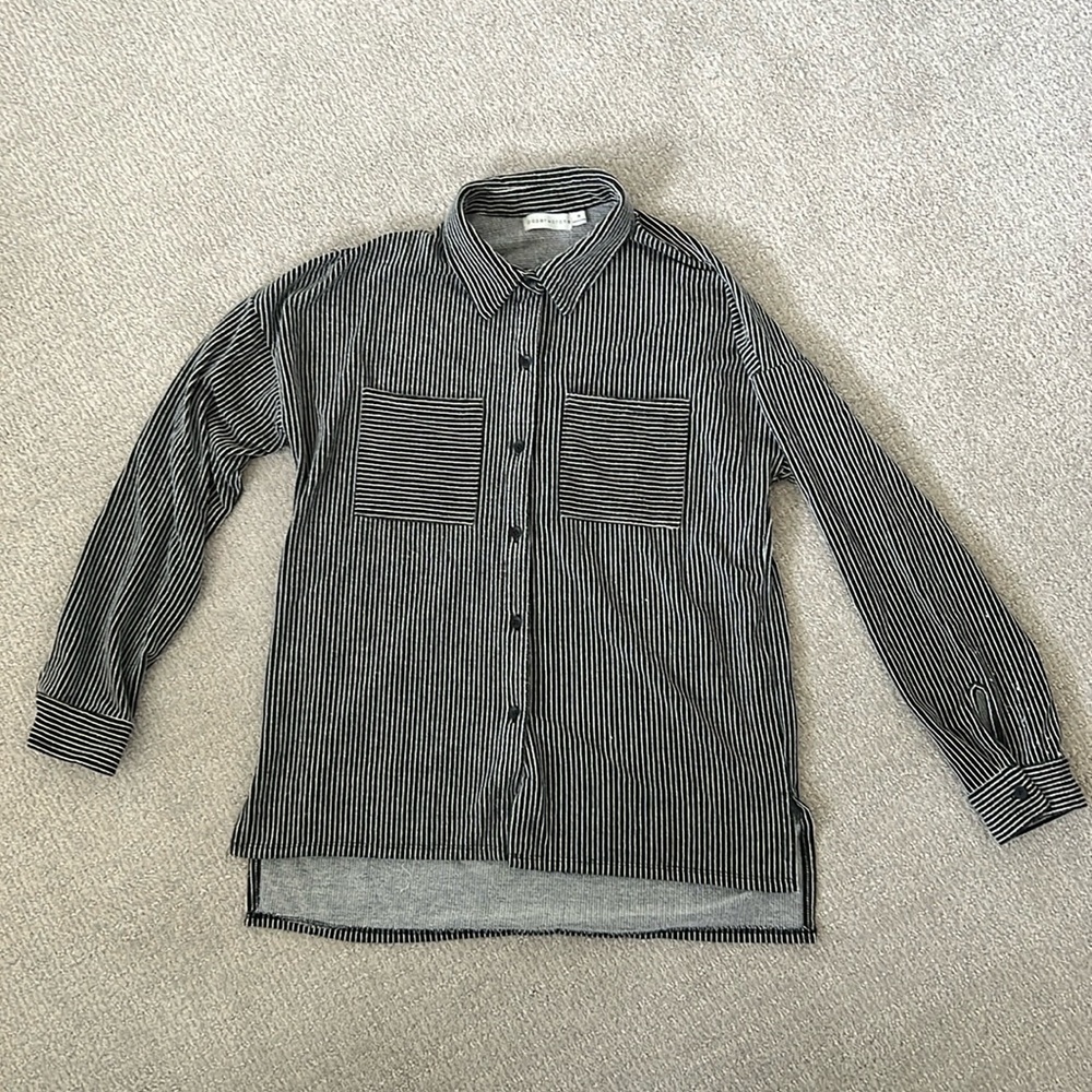 Women’s drop tail button down